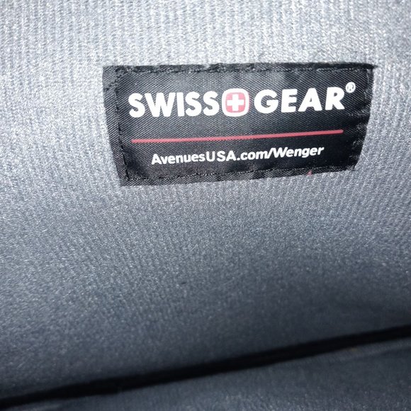 Swiss Gear Wenger Lunar 10 inch Tablet Sleeve - Black/Wine Red - Picture 2 of 4